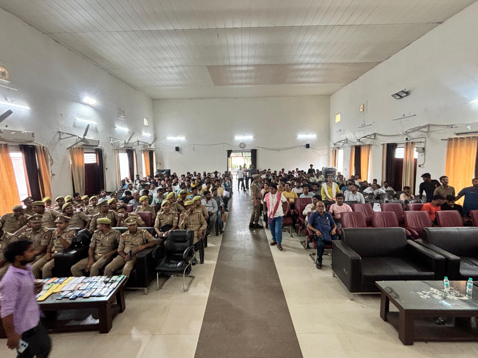 वरिष्ठ पुलिस अधीक्षक अनुराग आर्य के निर्देश पर बरेली शहर तथा देहात में माह जुलाई में चोरी ब गुम हुए मोबाइल की बरामदगी को सर्विलांस कंप्यूटर ऑपरेटर 